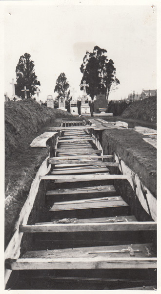 Villeneuve-d'Ascq, 1944, Beerdigung der Opfer des Massakers von Ascq am 05.04.1944, Mémorial Ascq 1944 / Ville de Villeneuve-d'Ascq, 2013.0.159