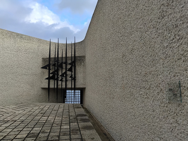 Paris, 2025, Vorplatz des Denkmals für die Märtyrer der Deportation, Stiftung Denkmal