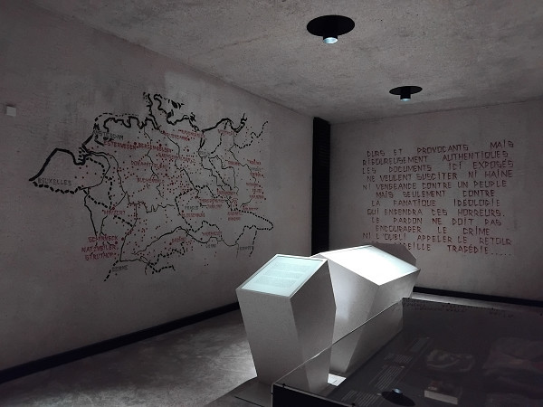 Paris, 2025, Innenansicht des Denkmals für die Märtyrer der Deportation 1, Stiftung Denkmal