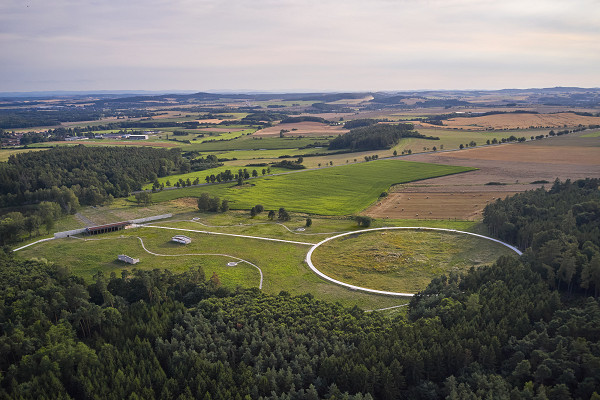 Lety, 2024, Luftbild der Gedenkstätte, Vladimír Kiva Novotný