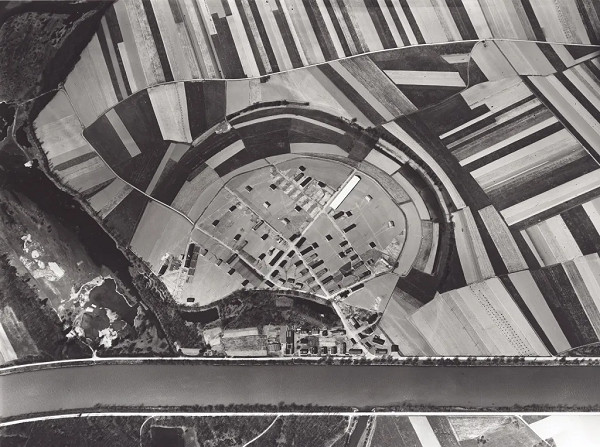 Büren an der Aare, 1942, Flugaufnahme des »Concentrationslagers« Büren an der Aare, Privatarchiv Jürg Stadelmann