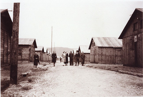 Büren an der Aare, 1940/41, Baracken im »Concentrationslager« Büren an der Aare, Privatarchiv Jürg Stadelmann