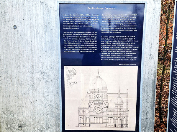 Lüneburg, 2026, Informationstafel an der Gedenkstätte, Stiftung Denkmal