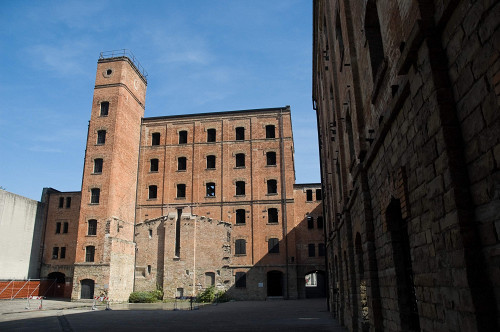 Triest, 2007, Innenhof der Gedenkstätte, Giancarlo Massari 
