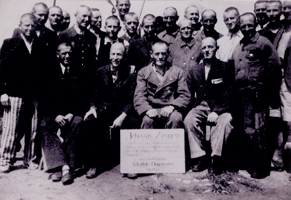 Gusen, Mai 1945, Überlebende Zeugen Jehovas kurz nach ihrer Befreiung aus dem Außenkommando des KZ Mauthausen, Jehovas Zeugen, Archiv Zentraleuropa