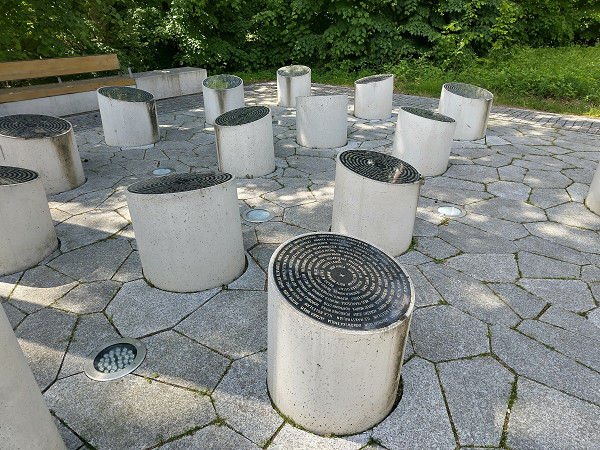 Wald von Spengawsken, 2026, Stylized tree trunks bearing the names of victims, Stiftung Denkmal