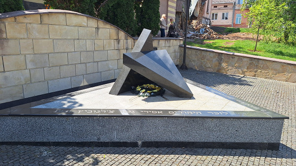 Czernowitz, 2026, Detailansicht des Denkmals von 2016, Stiftung Denkmal