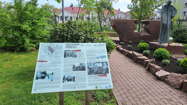 Kischinau, 2026, Ansicht des Denkmals mit Informationstafel, Stiftung Denkmal