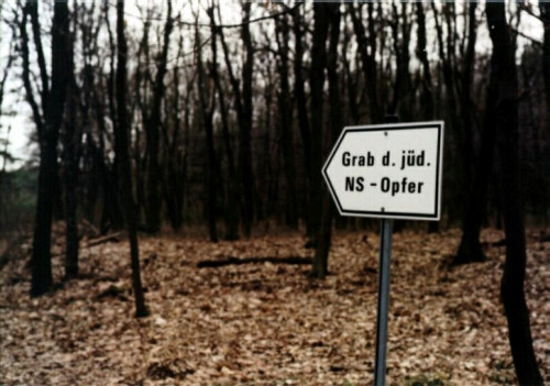 Deutsch Schützen, 2000, Wegweiser zum Denkmal von Deutsch Schützen, Hans Wetzelsdorfer
