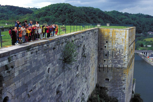 Huy, 2004, Besuch einer Gruppe von Kindern im Fort Huy, Fédération du Tourisme de la Province de Liège