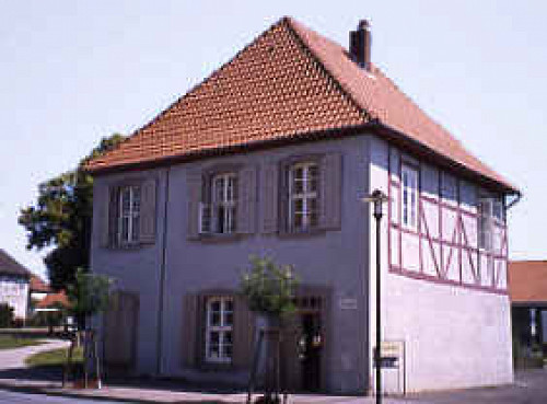 Moringen, o.D., Das Torhaus, das die Gedenkstätte beherbergt, KZ-Gedenkstätte Moringen
