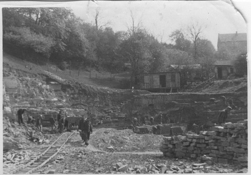 Büren-Wewelsburg, etwa 1941-1943, Häftlinge im Steinbruch unterhalb der Wewelsburg, Privatbesitz