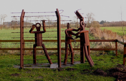 Ladelund, 2007, Stahlskulptur auf dem ehemaligen Lagergelände, Brigitt List