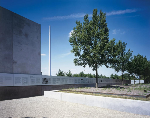 Saarbrücken, 2005, Rückseite des Denkmals »Hotel der Erinnerung«, Stiftung Denkmal, Johannes-Maria Schlorke