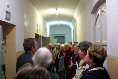 Frankfurt (Oder), 2005, Besucher in der Gedenkstätte, Städtische Museen Junge Kunst und Viadrina